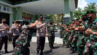 Empat Mako TNI yang disambangi yakni Kodim 0320/Dumai, Detasemen Arhanud Rudal Dumai dan Mako Satuan Radar Dumai, Pangkalan AL Dumai.