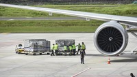 Pesawat dengan nomor penerbangan QR8062 dari Doha tersebut membawa logistik seberat 89.900 kg kargo berupa motor, mesin dan perangkat lainnya yang akan digunakan pada MotoGP Mandalika.