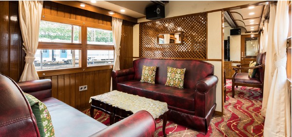 Kereta Wisata Retro merupakan type terbaru yang didesain dengan nuansa klasik dan furnitur retro sehingga bisa memberikan sensasi perjalanan yang unik. Kereta ini sangat cocok untuk yang suka selfie selama perjalanan karena interiornya sangat instagramable. Kereta Wisata Retro merupakan type terbaru yang didesain dengan nuansa klasik dan furnitur retro sehingga bisa memberikan sensasi perjalanan yang unik. Kereta ini sangat cocok untuk yang suka selfie selama perjalanan karena interiornya sangat instagramable.