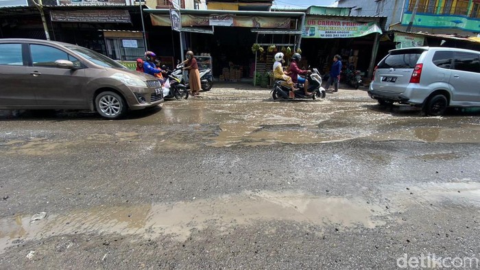 Kondisi Jalan Antang Raya, Kota Makassar.
