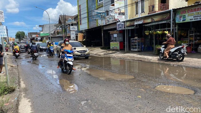 Kondisi Jalan Antang Raya, Kota Makassar.
