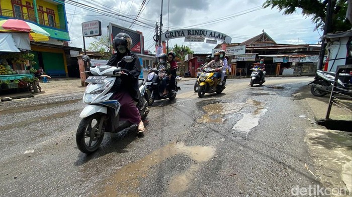 Kondisi Jalan Antang Raya, Kota Makassar.
