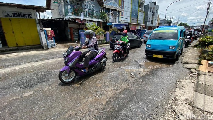 Kondisi Jalan Antang Raya, Kota Makassar.