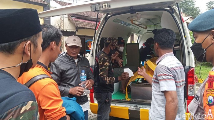 Korban terseret banjir di Lawang
