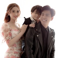 Diakuinya, anaknya tidak memiliki hubungan darah dengan dengan mantan suaminya, namun keduanya tetap berusaha membesarkan anak mereka bersama. Phi Hung pun masih sering menemui putra Lham Khanh Chi itu dan tetap menganggapnya sebagai anak kandung. Foto: dok. Facebook/Lam Khanh Chi