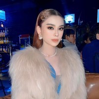 Pernikahan mereka kemudian hancur dan Lam Khanh Chi diceraikan oleh sang suami. Khanh Chi dituduh selingkuh dengan asistennya, namun hal tersebut telah dibantah olehnya.Foto: dok. Facebook/Lam Khanh Chi