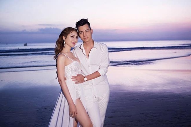 Sebelum perceraiannya tampak kehidupan mereka begitu membahagiakan. Tak heran jika Khanh Chi mengaku masih galau sampai saat ini setelah beberapa bulan perceraiannya. Foto: dok. Facebook/Lam Khanh Chi