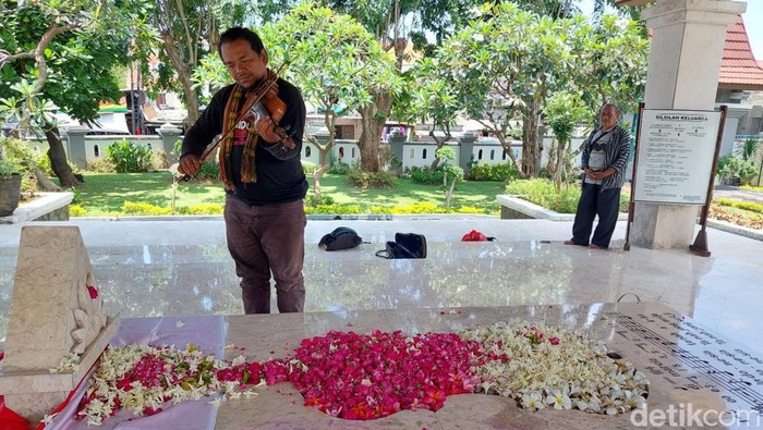 makam wr soepratman