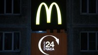 Pengumuman McDonald datang setelah Yum Brands, pemilik merek KFC mengatakan akan menangguhkan pengembangan restoran dan investasi di Rusia. KFC memiliki lebih dari 1.000 restoran di Rusia yang menyumbang sekitar 2% dari penjualan seluruh jaringannya.