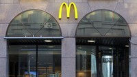 Kempczinski juga mengatakan McDonalds membayar penuh gaji karyawan di Ukraina dan telah menyumbangkan US$ 5 juta untuk dana bantuan kepada karyawannya. Perusahaan juga memantau situasi kemanusiaan. Evgenia Novozhenina/Reuters 