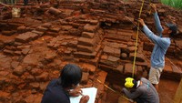 Ekskavasi tahap ketiga ini difokuskan pada penggalian bagian sumuran atau bagian tengah candi, pembersihan sisi utara candi untuk menampakkan halaman asli situs serta melakukan dokumentasi termasuk pemetaan.