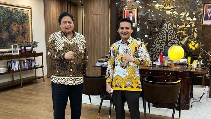 Menko Perekonomian Airlangga Hartarto dan Wakil Bupati Bandung Sahrul Gunawan