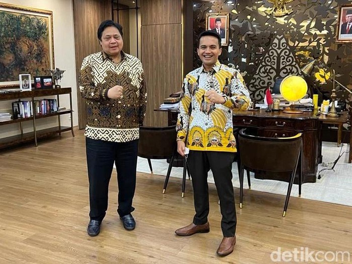 Menko Perekonomian Airlangga Hartarto dan Wakil Bupati Bandung Sahrul Gunawan