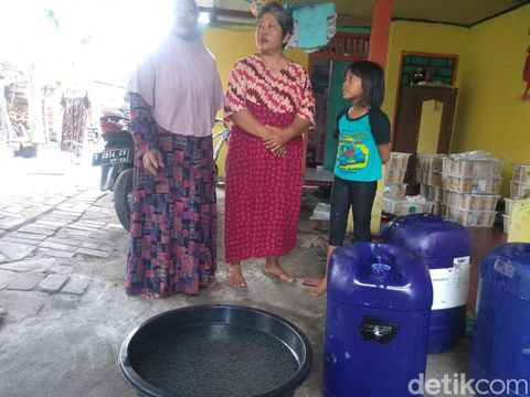 minyak goreng dicampur air