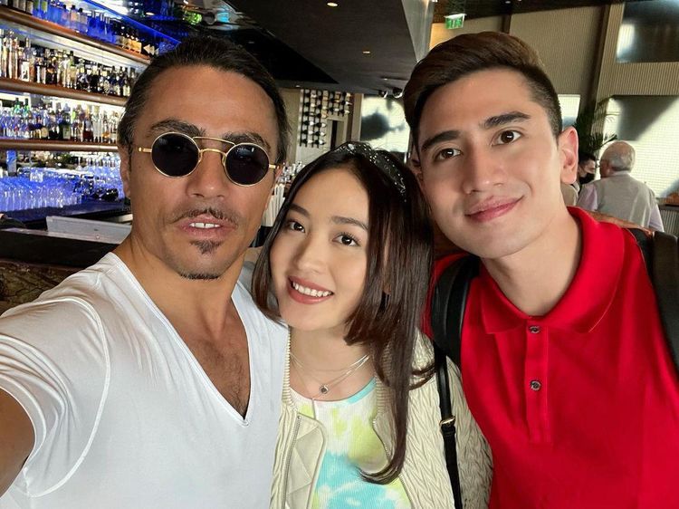 Momen Natasha Wilona dan Verrel Bramasta Saat Ada di Restoran Salt Bae