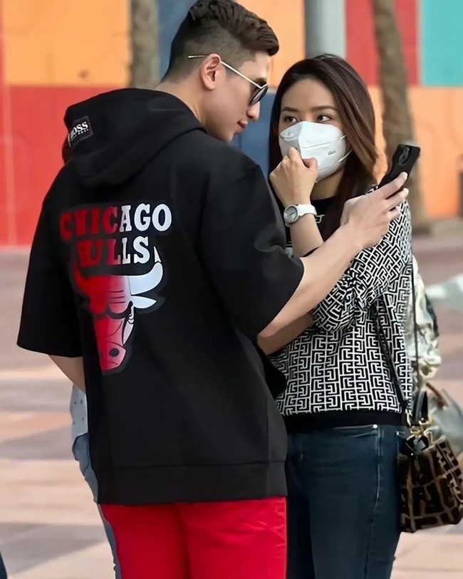 Walaupun mengaku sudah putus, namun Wilona dan Verrel masih terlihat cukup dekat. Keduanya bahkan sempat liburan bareng ke Dubai belum lama ini. Di Dubai, Verrel dan Wilona terlihat banyak menghabiskan waktu bersama. Foto: Instagram