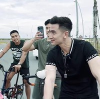 Baru-baru ini Verrel dan Wilona kembali digosipkan CLBK usai Verrel terlihat menemani Wiilona bersepeda. Saat bersepeda bersama, Verrel juga terdengar beberapa kali memberikan gombalan kepada mantan kekasihnya itu. Foto: YouTube