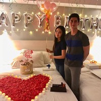 Natasha Wilona dan Verrel Bramasta sebelumnya memang pernah menjalin hubungan asmara. Saat masih bersama sebagai pasangan kekasih, keduanya selalu terlihat kompak. Verrel bahkan pernah memberikan kejutan romantis saat Wilona berulang tahun. Foto: Instagram