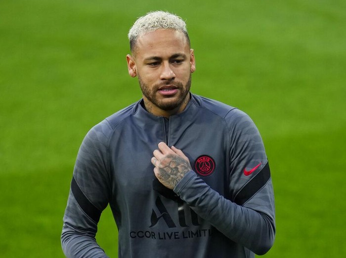 PSG's Neymar attends a training session at the Bernabeu stadium in Madrid, Spain, Tuesday, March 8, 2022. Real Madrid will play its Champions League soccer match against Paris Saint-Germain on Wednesday. (AP Photo/Manu Fernandez)