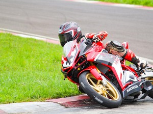 Perjalanan Veda, Pebalap Gunungkidul Peraih Podium 3 Asia Talent Cup Qatar