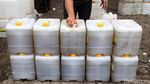 Pedagang Antre Minyak Goreng Curah di Pasar Kebayoran Lama