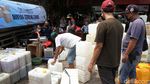 Pedagang Antre Minyak Goreng Curah di Pasar Kebayoran Lama