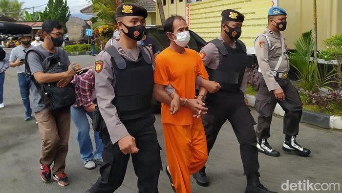 Pelaku pembunuhan wanita yang mayatnya ditemukan di Kali Bolong, Magelang, Rabu (9/3/2022).