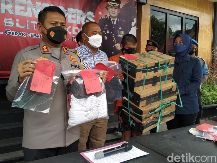 Pencurian laptop di Blitar