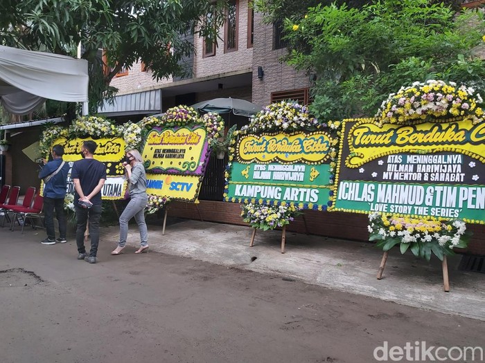 Penulis Lupus Hilman Hariwijaya Meninggal Dunia