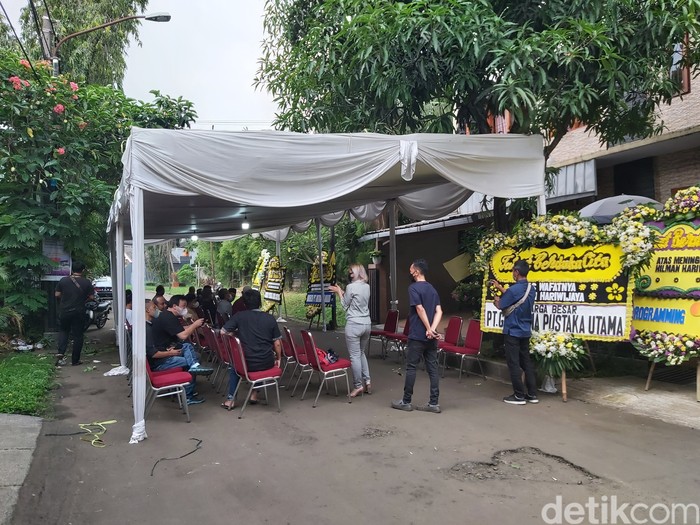 Penulis Lupus Hilman Hariwijaya Meninggal Dunia Penulis Lupus Hilman Hariwijaya Meninggal Dunia