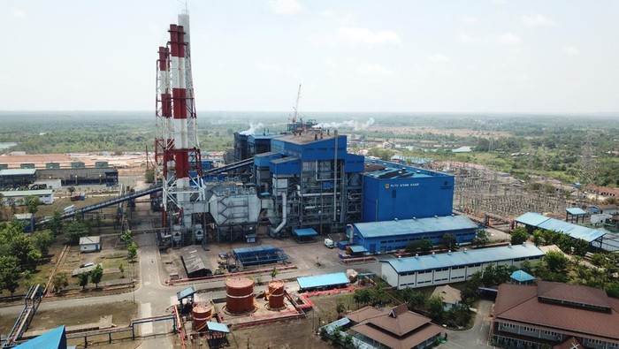 PLN bersama PT Adhi Karya Tbk (Persero) memakai limbah sisa pembakaran batu bara atau Fly Ash dan Bottom Ash (FABA) dari PLTU Asam Asam untuk bangun infrastruktur di Kalimantan Selatan.