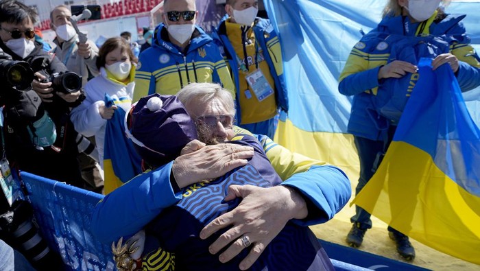 Potret Atlet Ukraina Borong Medali di Paralimpiade Beijing 2022 Tiga Atlet Ukraina berhasil raih medali emas, perak dan perunggu di biathlon Paralimpiade Beijing 2022. Kini Ukraina ada di posisi kedua dengan total 17 medali.