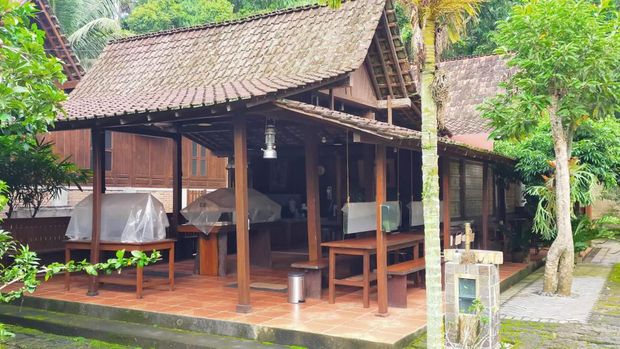 rumah suku osing di banywuangi