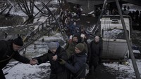 Seperti diketahui, Rusia sendiri mengumumkan gencatan senjata untuk area Kiev dan sekitarnya pada Selasa (8/3) waktu setempat. Namun tidak diketahui secara jelas apakah pertempuran sungguh terhenti di sekitar Kiev. AP Photo/Felipe Dana.