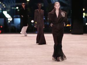 Dituduh Tipu Desainer RI Soal Paris Fashion Week, Ini Kata Fashion Division