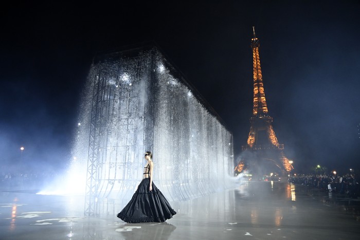 Saint Laurent Womenswear Fall/Winter 2022-2023 PARIS, FRANCE - MARCH 01: (EDITORIAL USE ONLY - For Non-Editorial use please seek approval from Fashion House) A model walks the runway during the Saint Laurent Womenswear Fall/Winter 2022-2023 show as part of Paris Fashion Week on March 01, 2022 in Paris, France. (Photo by Francois Durand/Getty Images)