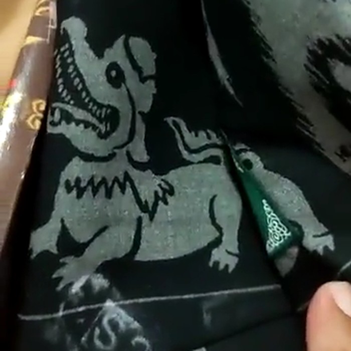 sarung bermotif anjing