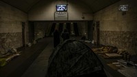 Warga Ukraina ramai-ramai mengungsi ke stasiun kereta bawah tanah di Kyiv untuk menghindari serangan Rusia yang menggempur Ukraina sejak 24 Februari 2022 lalu. AP Photo/Vadim Ghirda.