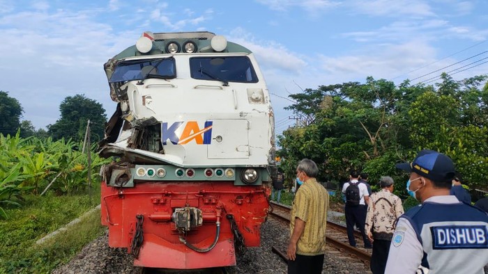 truk tertemper ka di lamongan