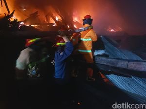 Hampir 6 Jam Terbakar, Kebakaran Pabrik Sepatu di Sidoarjo Akhirnya Padam