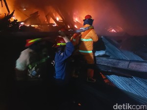 Hampir 6 Jam Terbakar, Kebakaran Pabrik Sepatu di Sidoarjo Akhirnya Padam