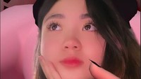 Vanessa Khong bingung ketika ia bersama ayahnya ditetapkan sebagai tersangka. Dia mengaku tidak tahu apa-apa. Akhirnya Indrakenz yang ditahan, dan sekarang total tersangkanya ada 7 orang. 3 di antaranya adalah kami yang sama sekali nggak paham dan nggak tahu apa-apa soal Binomo, ungkapnya. (Foto: dok. Instagram Story Vanessa Khong)