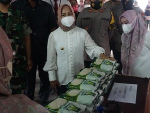 Pemkot Mojokerto Salurkan Minyak Goreng, Gula dan Beras Harga Murah