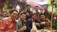 Bergabung dalam Lamborghini Club Indonesia membuat Rudy Salim dekat dengan Hotman Paris. Ini potret mereka saat menikmati jamuan makan bersama teman-temannya yang lain.