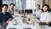 Rudy Salim dekat dengan berbagai politisi dan selebriti tanah air. Ia pernah menikmati jamuan makan bersama Basuki Tjahaja Purnama alias Ahok. Mereka menikmati empuk juicy-nya steak di salah satu bisnis restoran Rudy Salim.