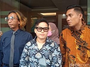 Ade Ratna Sari Kena Mental Berseteru dengan Ayu Aulia