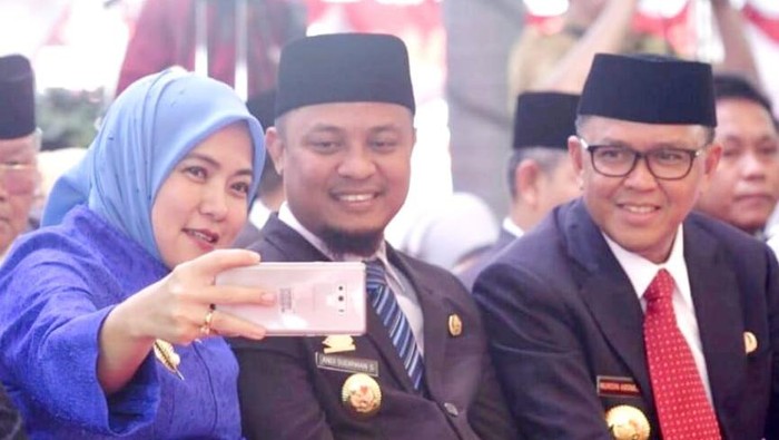 Anggota DPR RI Aliyah Mustika Ilham berfoto dengan Andi Sudirman Sulaiman dan Nurdin Abdullah