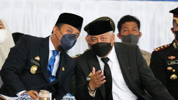 Bupati Pinrang Andi Irwan Hamid (kanan) bersama Gubernur Sulsel Andi Sudirman Sulaiman. (dok. Istimewa)