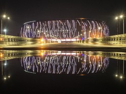  Suasana pembangunan Jakarta International Stadium (JIS) di Papanggo, Tanjung Priok, Jakarta Utara, Rabu (9/3/2022) malam.