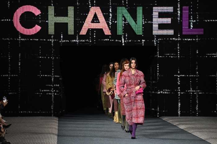 PARIS, FRANCE - MARCH 08: (EDITORIAL USE ONLY - For Non-Editorial use please seek approval from Fashion House) Models walk the runway during the Chanel Womenswear Fall/Winter 2022-2023 show as part of Paris Fashion Week on March 08, 2022 in Paris, France. (Photo by Pascal Le Segretain/Getty Images)